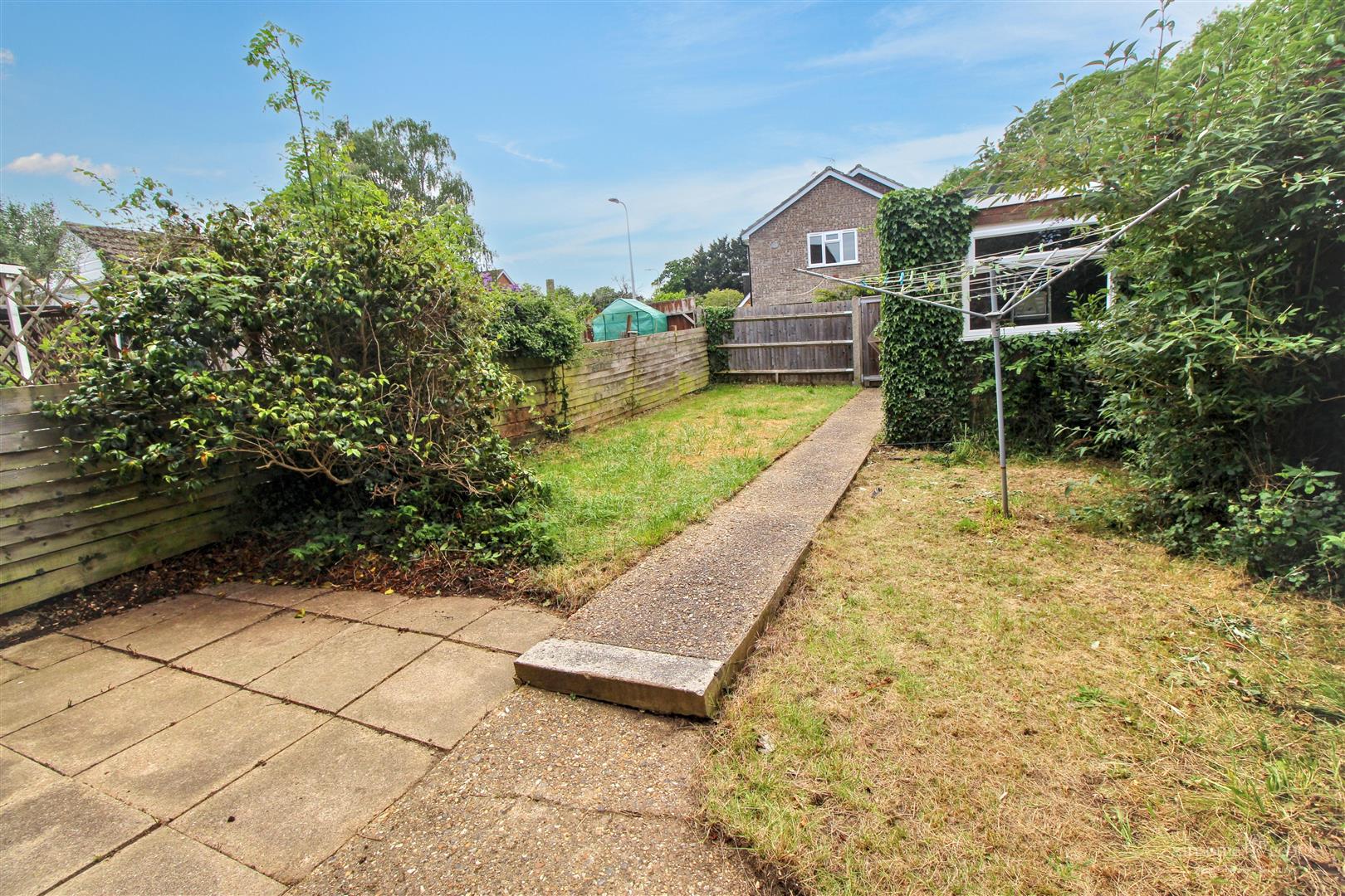 3 bed property in Rutherford Walk, Reading